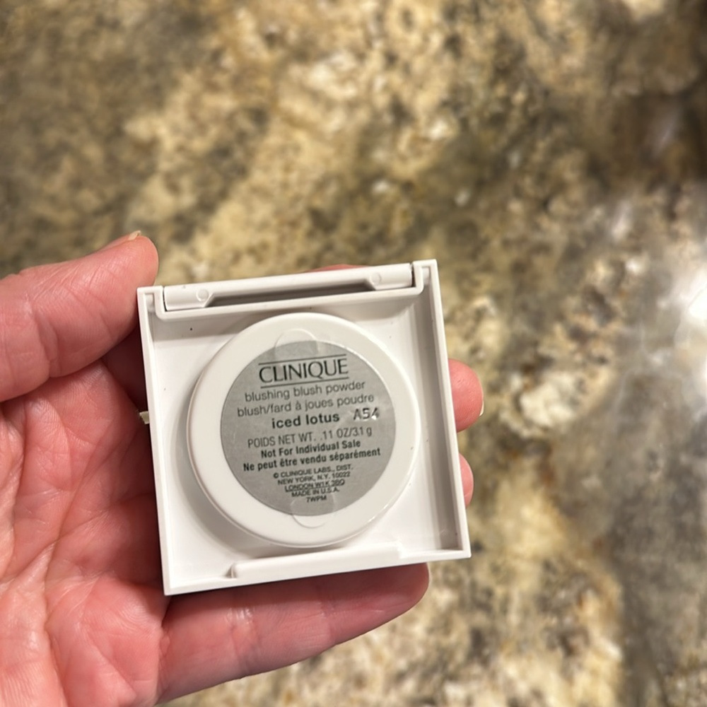 Clinique “iced lotus” blush - Picture 5 of 5